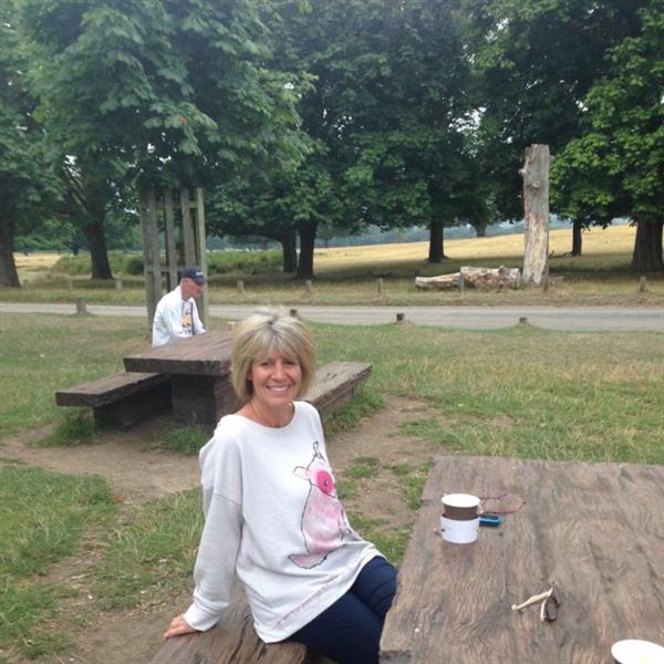 Grote foto jagen we samen die eenzaamheid weg contacten en berichten vrouw zoekt man