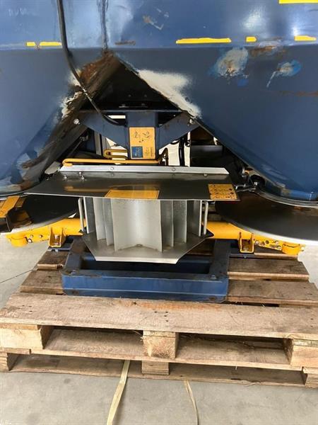 Grote foto bogballe exw trend kunstmeststrooier 46324 agrarisch algemeen