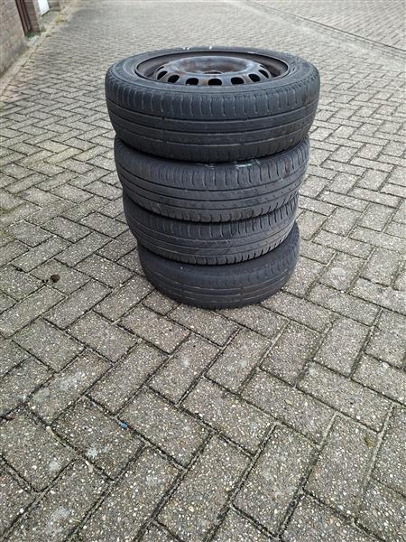 Grote foto zomerbanden auto onderdelen banden en velgen