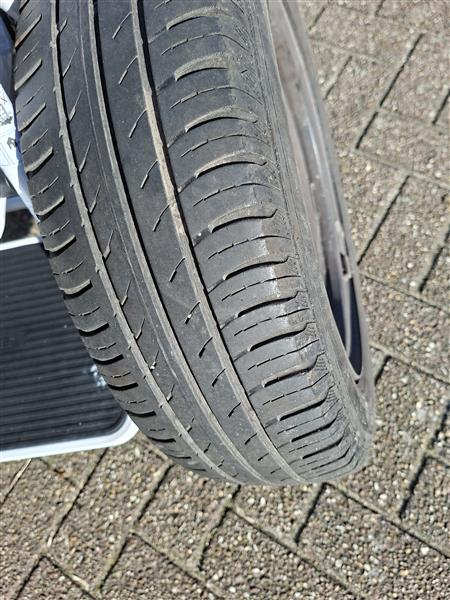 Grote foto zomerbanden auto onderdelen banden en velgen