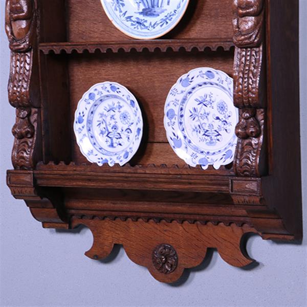 Grote foto wandkastje of wandrek met renaissance steekwerk 17e eeuw en later no.371415 antiek en kunst stoelen en banken