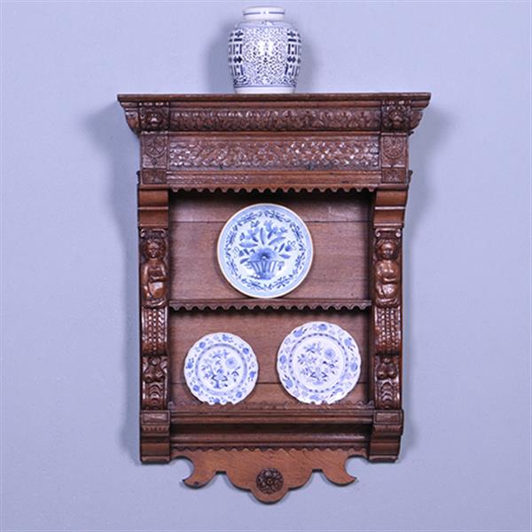 Grote foto wandkastje of wandrek met renaissance steekwerk 17e eeuw en later no.371415 antiek en kunst stoelen en banken