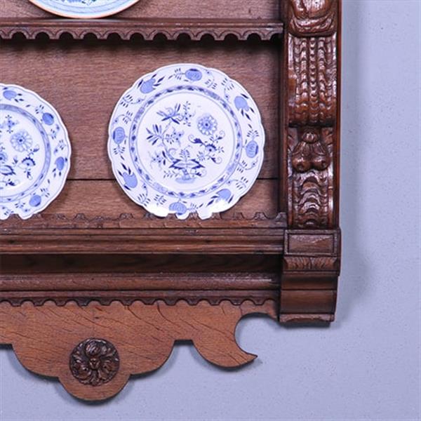 Grote foto wandkastje of wandrek met renaissance steekwerk 17e eeuw en later no.371415 antiek en kunst stoelen en banken