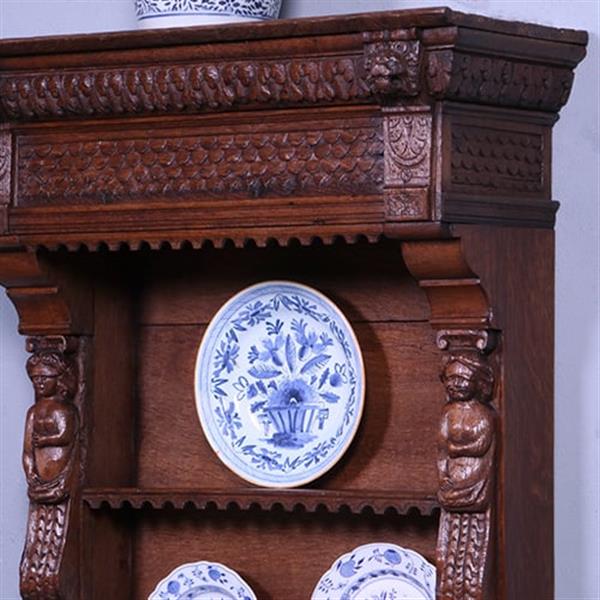 Grote foto wandkastje of wandrek met renaissance steekwerk 17e eeuw en later no.371415 antiek en kunst stoelen en banken