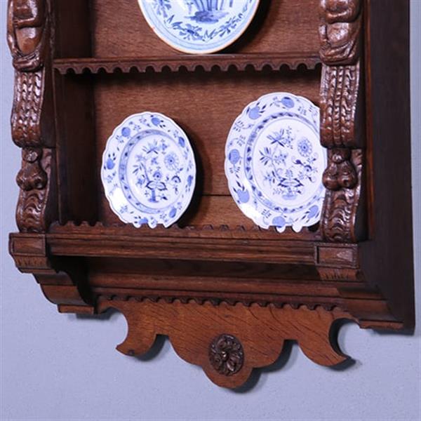 Grote foto wandkastje of wandrek met renaissance steekwerk 17e eeuw en later no.371415 antiek en kunst stoelen en banken