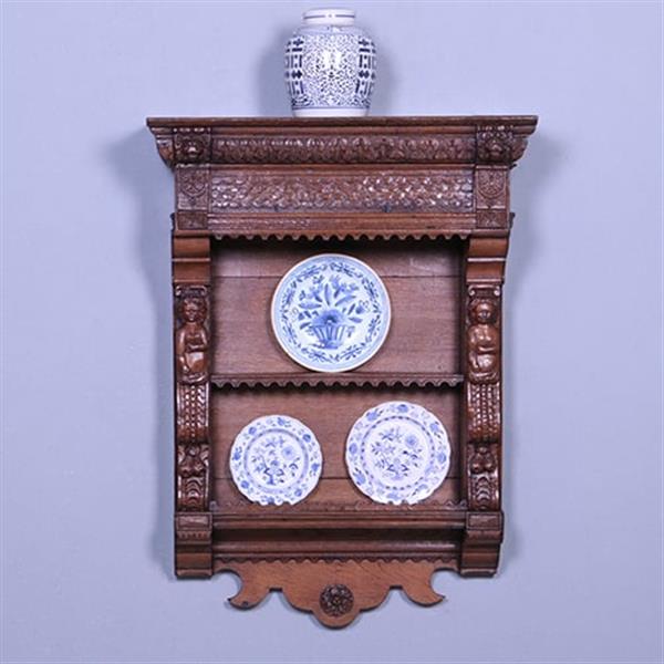 Grote foto wandkastje of wandrek met renaissance steekwerk 17e eeuw en later no.371415 antiek en kunst stoelen en banken