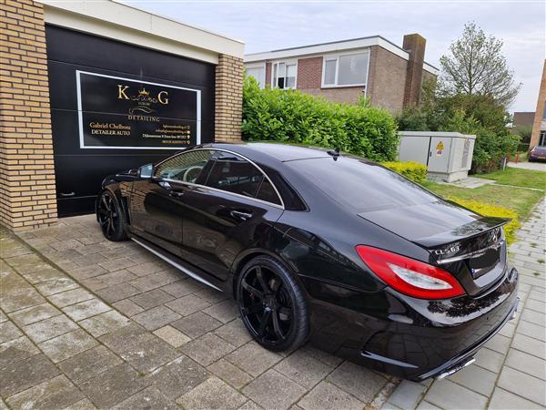 Grote foto detailing auto diensten en vakmensen schoonmakers en glazenwassers