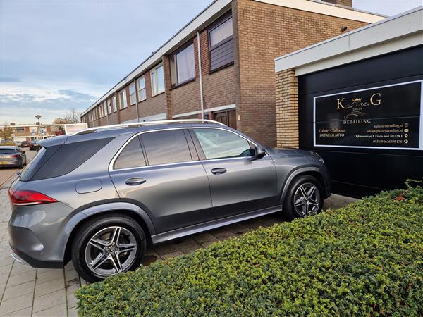 Grote foto detailing auto diensten en vakmensen schoonmakers en glazenwassers