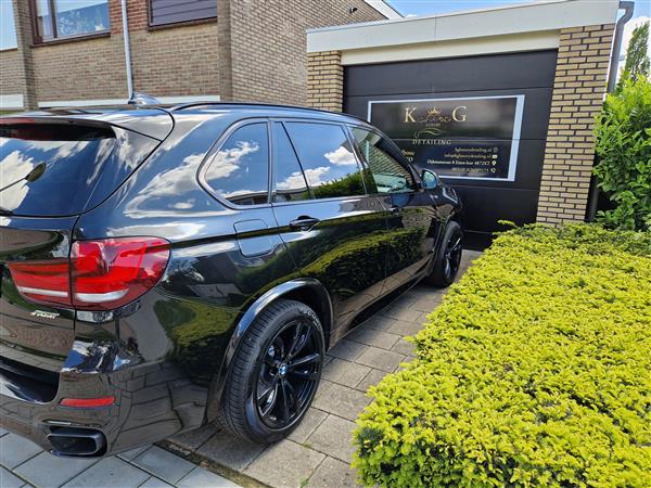 Grote foto detailing auto diensten en vakmensen schoonmakers en glazenwassers