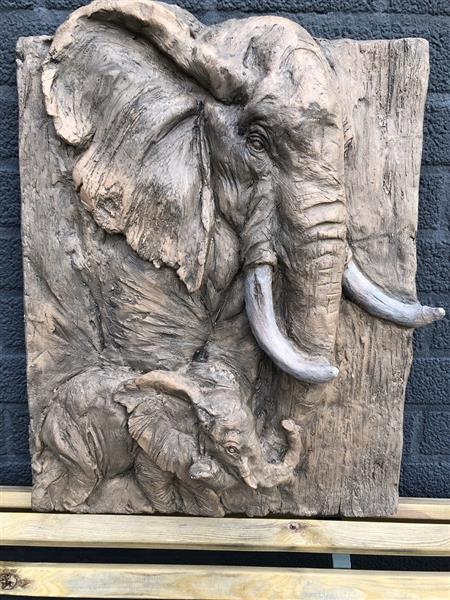 Grote foto wandornament woodlook met 3 d afbeelding van 2 olifanten polystone wood.. tuin en terras tuindecoratie