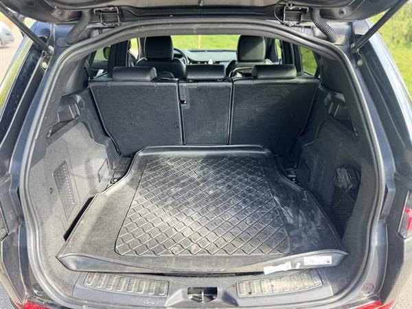 Grote foto land rover discovery sport p300e 1.5 r dynamic 2022 automaat meridan sound plug in hybrid auto chrysler