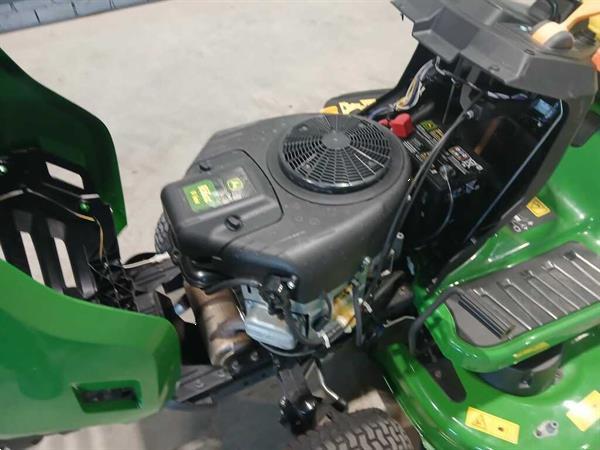 Grote foto john deere zitmaaier tuin en terras zitmaaiers