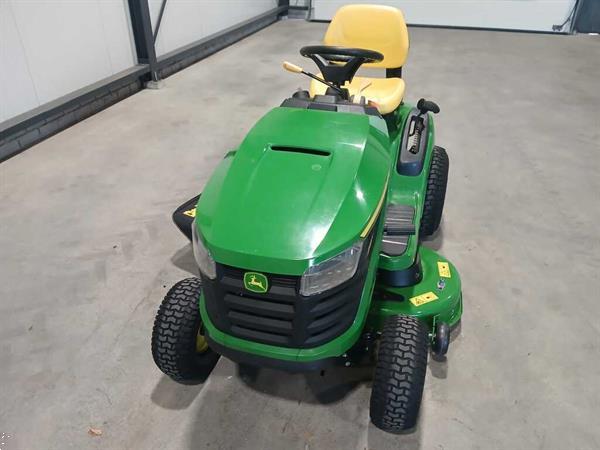 Grote foto john deere zitmaaier tuin en terras zitmaaiers