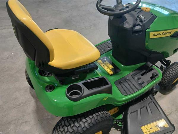 Grote foto john deere zitmaaier tuin en terras zitmaaiers