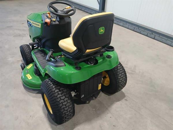 Grote foto john deere zitmaaier tuin en terras zitmaaiers
