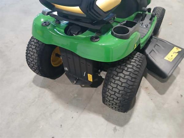 Grote foto john deere zitmaaier tuin en terras zitmaaiers