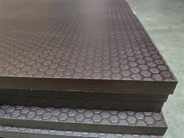 Grote foto 18mm berken betonplex antislip hexa 125x250cm doe het zelf en verbouw hout en planken