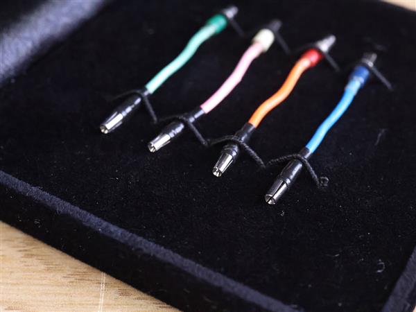 Grote foto furutech la source 103 audio phono head shell leads set of four audio tv en foto algemeen