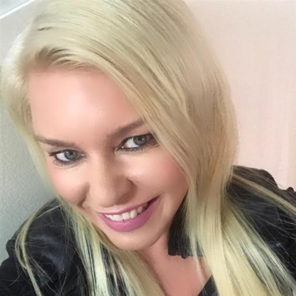 Grote foto kan jij de handjes en woorden wel bij je houden contacten en berichten vrouw zoekt man