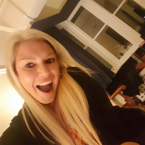Grote foto kan jij de handjes en woorden wel bij je houden contacten en berichten vrouw zoekt man
