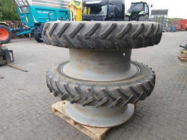 Grote foto cultuur wielen dubbellucht rijafstand 75 cm 300 95 r52 12.4 r52 agrarisch wielen