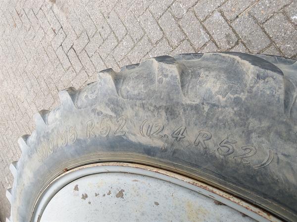 Grote foto cultuur wielen dubbellucht rijafstand 75 cm 300 95 r52 12.4 r52 agrarisch wielen