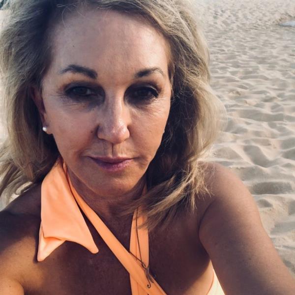 Grote foto lat relatie vol vreugde gezocht contacten en berichten vrouw zoekt man