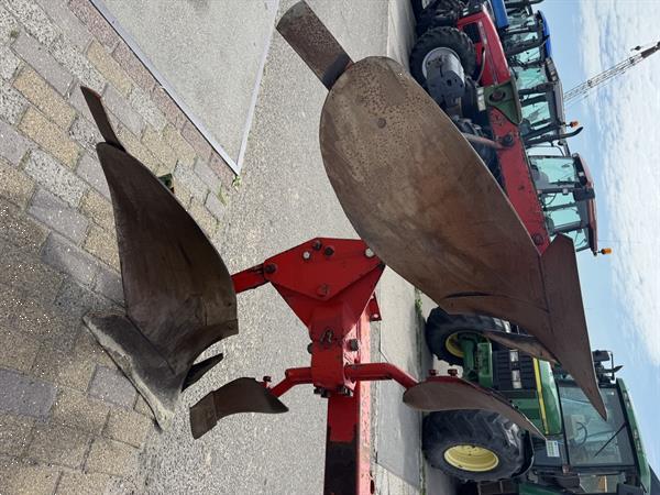 Grote foto krone mustang 120 3 ploeg 3 schaar agrarisch ploegen