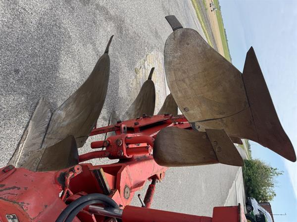 Grote foto krone mustang 120 3 ploeg 3 schaar agrarisch ploegen