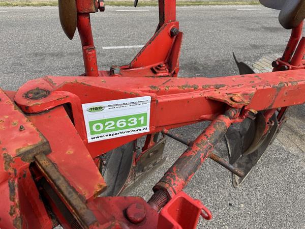 Grote foto krone mustang 120 3 ploeg 3 schaar agrarisch ploegen