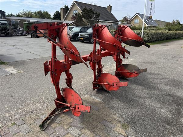 Grote foto krone mustang 120 3 ploeg 3 schaar agrarisch ploegen