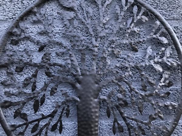 Grote foto wandornament levensboom met vogels erin mat zwart tuin en terras tuindecoratie
