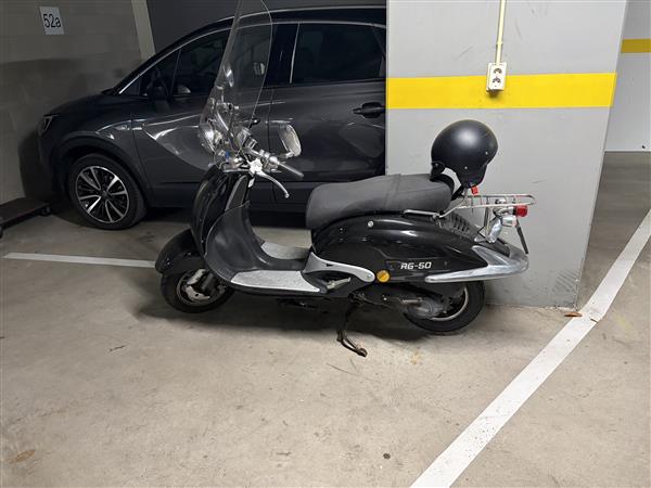 Grote foto scooter zie foto s 8148 km fietsen en brommers scooters