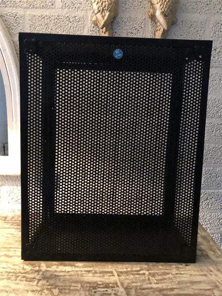 Grote foto wandvitrine kast metaal zwart met acrylaat glas zeer fraai huis en inrichting woningdecoratie