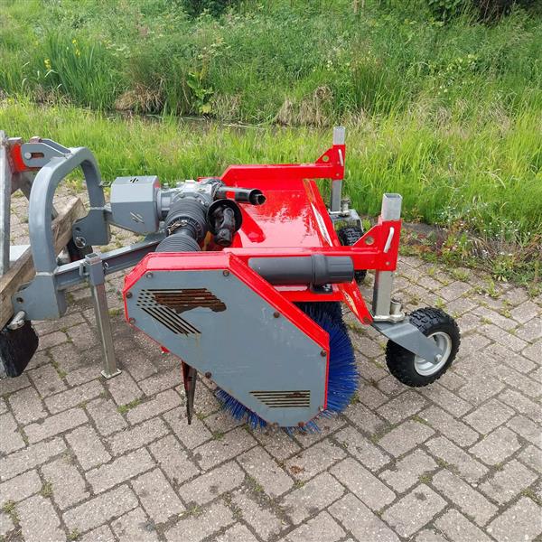 Grote foto kraffter veegmachine 140 aftakas marge inruiler agrarisch mechanisatie