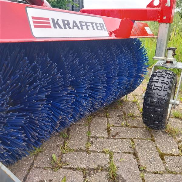 Grote foto kraffter veegmachine 140 aftakas marge inruiler agrarisch mechanisatie