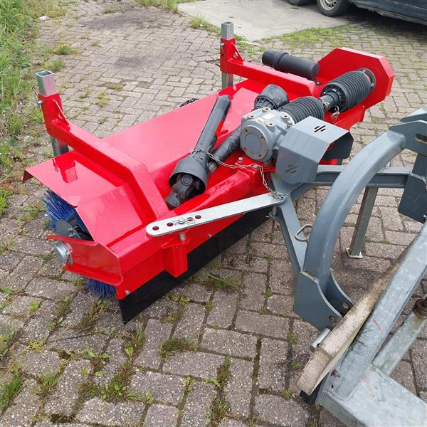 Grote foto kraffter veegmachine 140 aftakas marge inruiler agrarisch mechanisatie