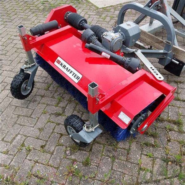 Grote foto kraffter veegmachine 140 aftakas marge inruiler agrarisch mechanisatie