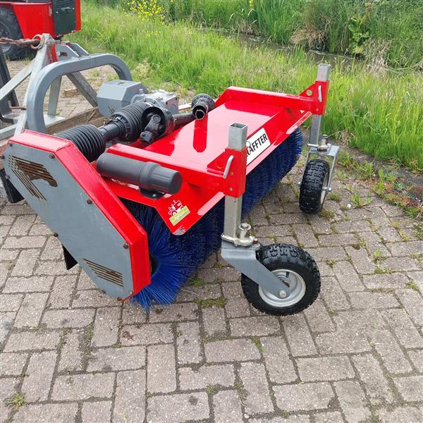 Grote foto kraffter veegmachine 140 aftakas marge inruiler agrarisch mechanisatie