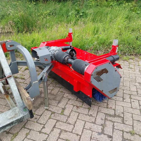 Grote foto kraffter veegmachine 140 aftakas marge inruiler agrarisch mechanisatie