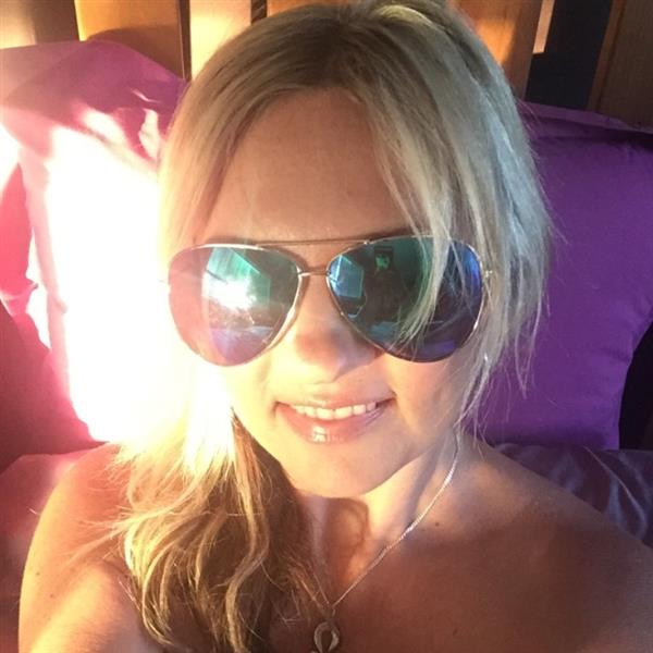 Grote foto wij willen jou erbij hebben contacten en berichten vrouw zoekt man