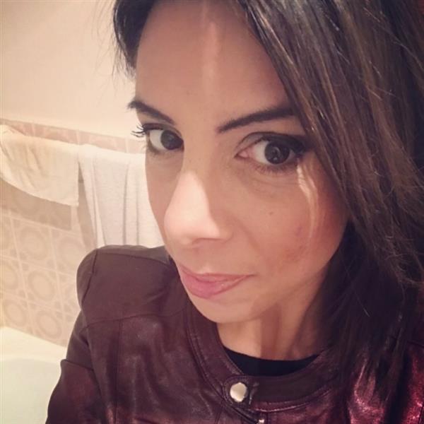 Grote foto nog geen 40 en eenzaam help contacten en berichten vrouw zoekt man
