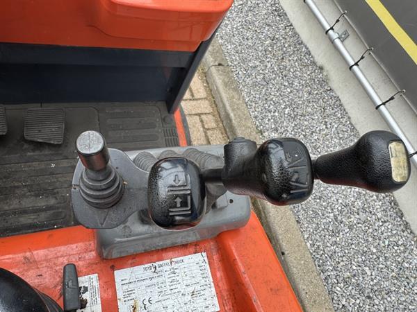 Grote foto vs 22886 elektrische heftruck toyota 7fbest15 agrarisch heftrucks