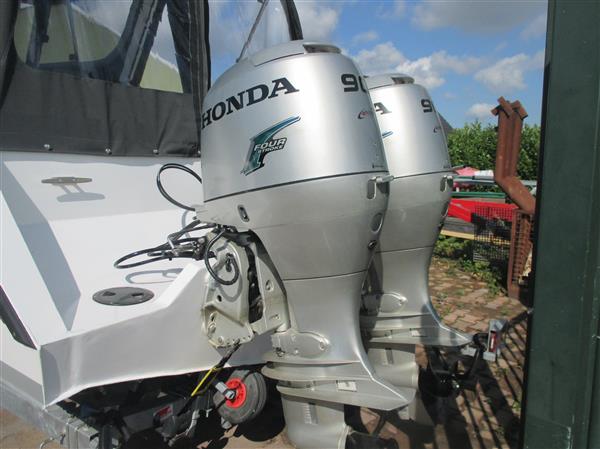 Grote foto vis boot watersport en boten vis en consoleboten