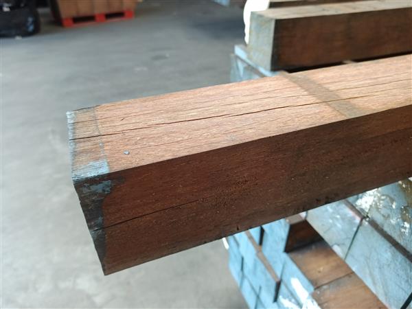 Grote foto 10x10cm 4.5m hard hout ruw doe het zelf en verbouw hout en planken