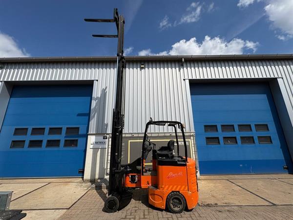 Grote foto vs 22897 bendi smalle gangen heftruck narrow aisle agrarisch heftrucks