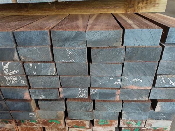 Grote foto 50x100 mm hardhout fijn bezaagd 300cm doe het zelf en verbouw hout en planken