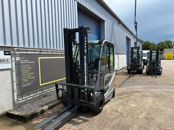 Grote foto vs 22904 elektrische triplex heftruck still rx60 30 agrarisch heftrucks