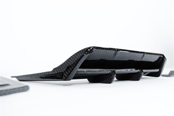 Grote foto dit betreft een mercedes g63 w465 carbon diffuser set np2 auto onderdelen tuning en styling