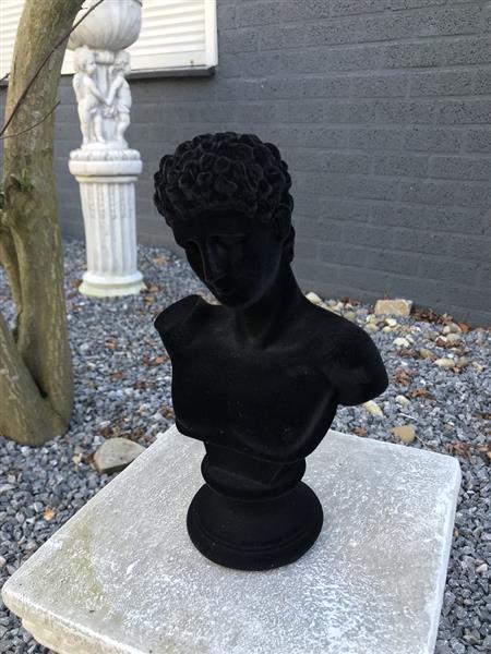 Grote foto beeld van adam geweldige afgewerkt in fluweel prachtige decoratie tuin en terras tuindecoratie